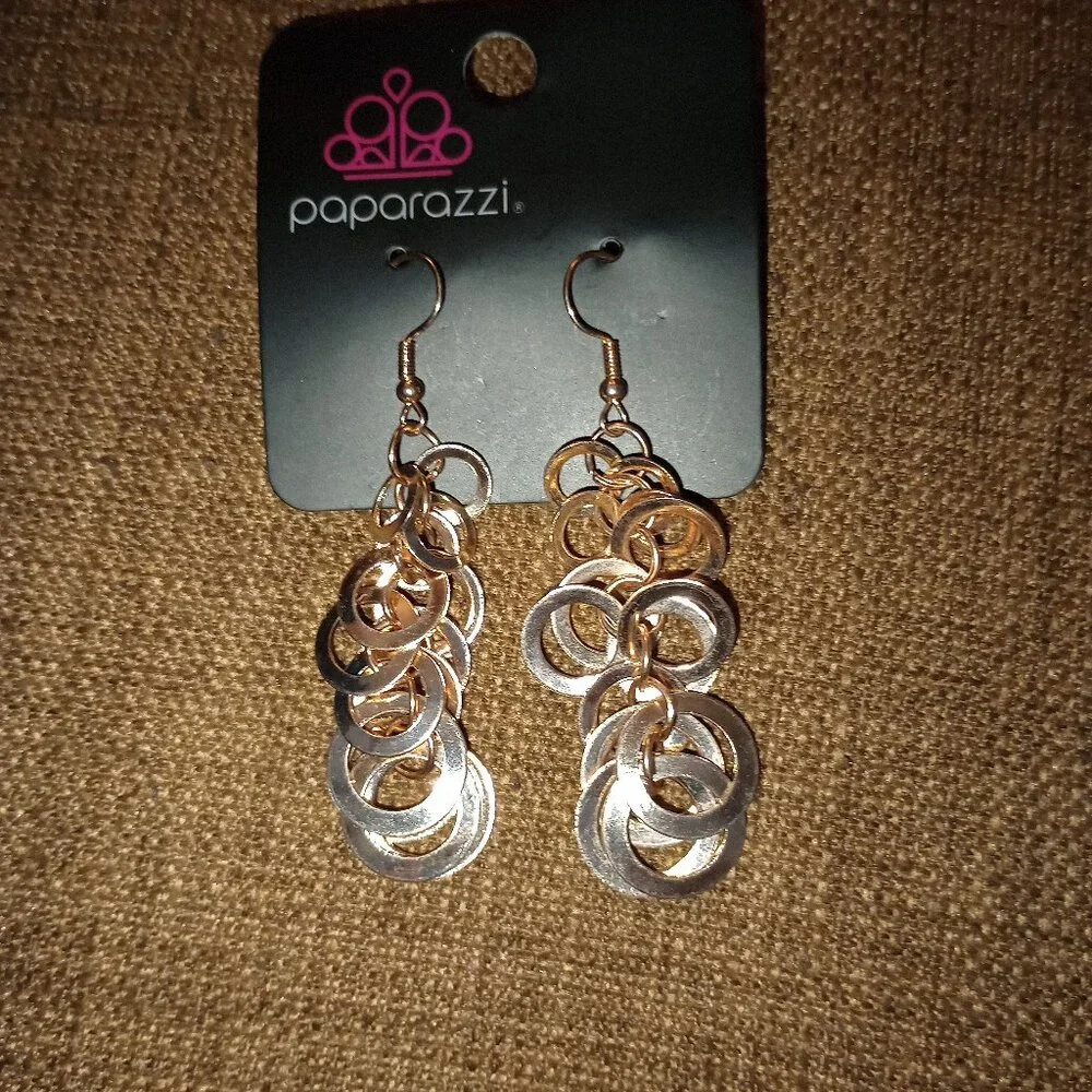 Earring - Picture 1 of 1